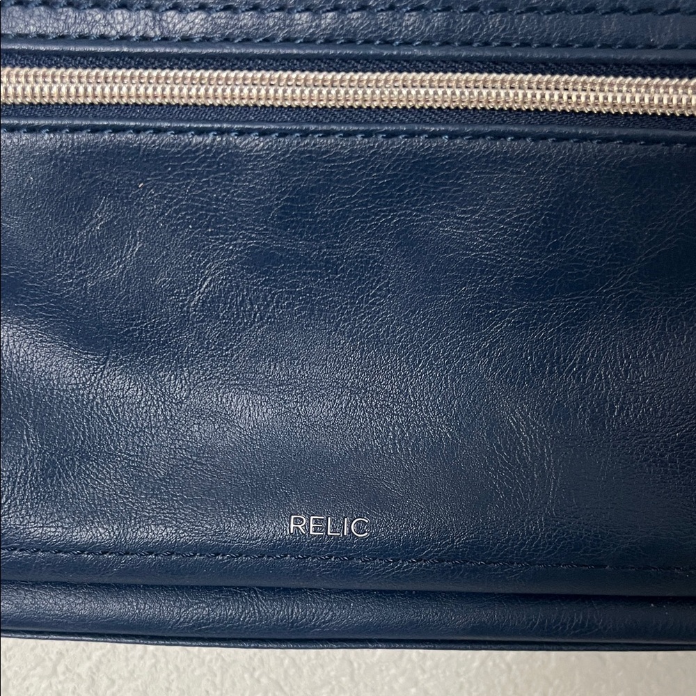 Relic Navy Blue Crossbody Bag with Front Zip Pockets NWOT Relic by Fossil - Picture 2 of 5